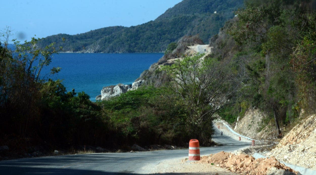 Reconstruyen la carretera que llevará turismo al sur profundo