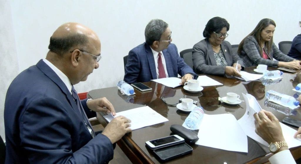 Senado finaliza estudio proyecto Ley de autismo 1 La iniciativa del Senado sobre autismo contempla brindar protección e inclusión plena y efectiva en la sociedad de las personas con el trastorno autista (TEA), mediante el amparo y garantía de sus derechos, y la satisfacción de sus necesidades.