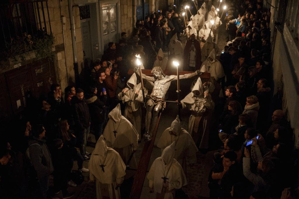 La Semana Santa inspira en Espana procesiones cargadas de sentimiento y arte