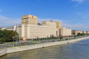 Un hombre armado trata de irrumpir en el Ministerio de Defensa ruso