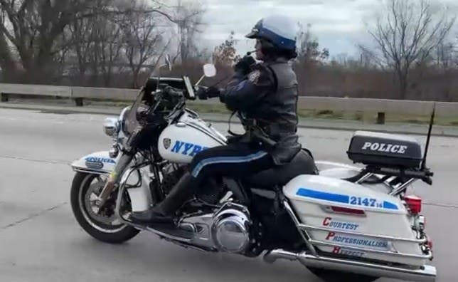 Dominicana dirige patrulla motorizada NYPD