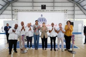Gobierno entrega tres polideportivos remozados en el este