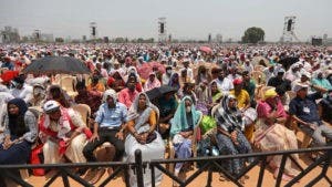 Mueren 11 personas por insolación en masivo evento de la India
