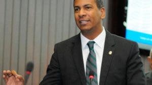 Exige a gobernadora de Santiago aclarar repartición de solares y sustracción de bonos