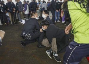 Primer ministro de Japón victima de atentado mientras visitaba un puerto