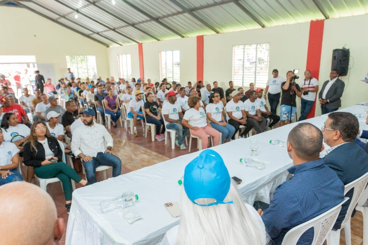 País Posible juramenta decenas de perredeistas en Bonao