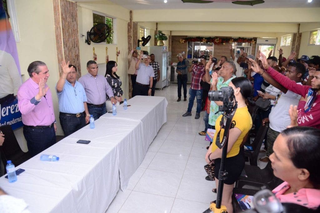 Nagua: Cientos de exmiembros PRM se juramentan en proyecto presidencial de Abel