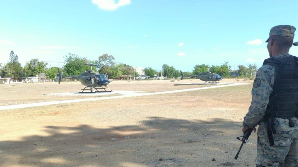 Los dos helicópteros que fueron enviados a Dajabón junto con decenas de militares para reforzar la vigilancia en la zona fronteriza