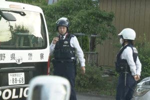 Hombre armado con rifle mata a 3 personas y se atrinchera en Japón