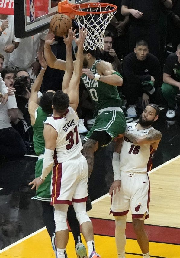 La historia espera por los Celtics y el Heat