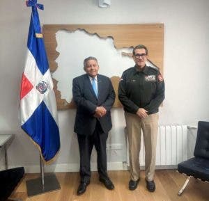 Ministro de Defensa se reúne con embajador Juan Bolívar Díaz en España