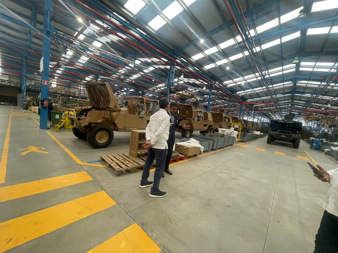 RD visita fabricante de vehículos militares uroversa en España