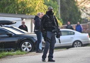 Serbia da un mes para entregar armas ilegales tras tiroteos con 17 muertos