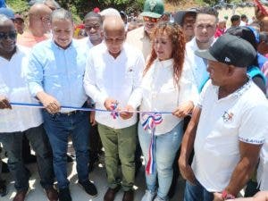 Inauguran puente sobre río Chacuey en Cotuí