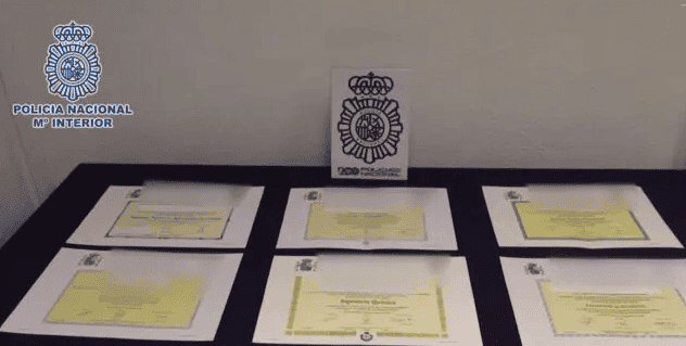 20 detenidos por comprar títulos académicos españoles falsificados en RD