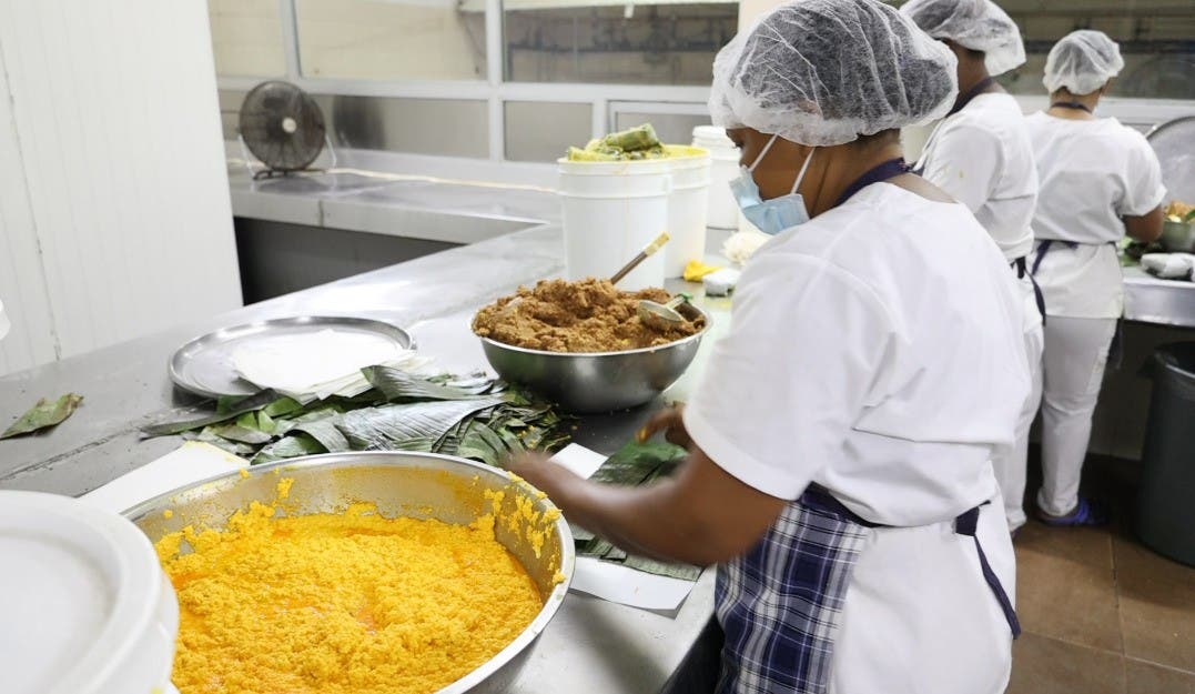 El pastel en hoja, un plato con sello “Serie 23”