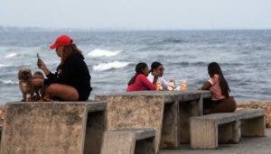Una tarde calurosa y de verano frente al mar
