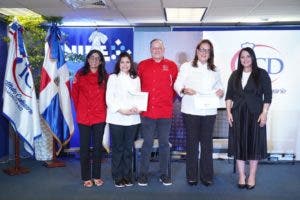 Reconocen 2 chefs dominicanas