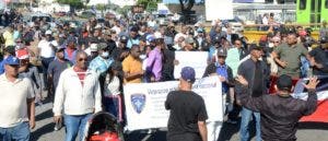 Pensionados de Policía marchan en demanda de aumento salarial