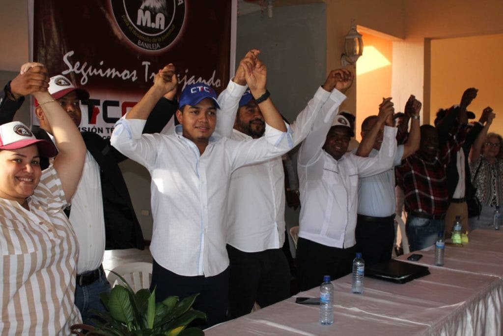 Juramentan movimiento en apoyo al presidente Abinader