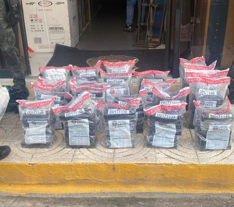 Ocupan 126 paquetes cocaína en Pedernales