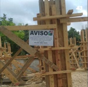 Paralizan 15 obras ilegales San Cristóbal