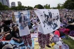 BTS tiñe de morado Seúl para celebrar 10 años de vida