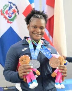 Crismery obtiene plata y bronce en levantamiento de pesas