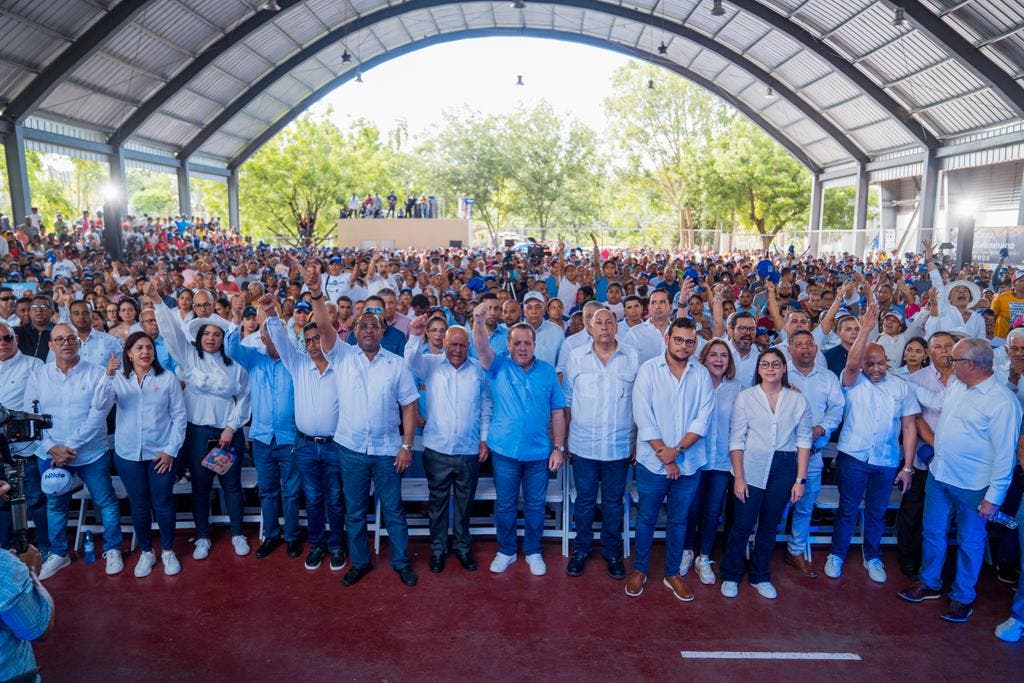 Ex senador Hermanas Mirabal se juramenta en el PRM