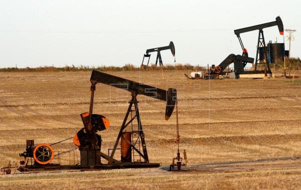 El petróleo de Texas baja un 0,6 % y cierra en 71,74 dólares