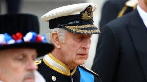 El rey Carlos III expresa conmoción y tristeza por accidente de tren en la India