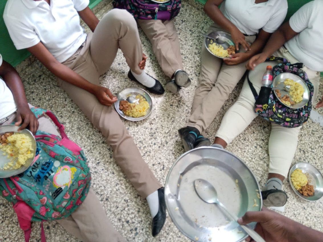 Reclaman terminación de comedor escolar