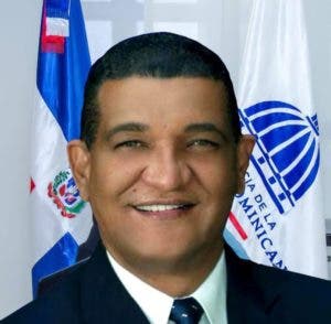 Aspirante a senador resalta construcción obras Abinader en La Romana