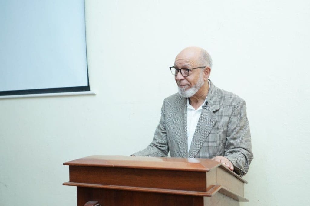 Reconocen estudiantes por alto índice académico