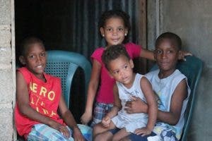 Pobres sin servicios en infancia
