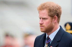 El duque de Sussex culpa a los tabloides de generarle «paranoia» y «desconfianza»