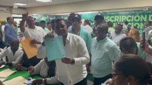 Diputado Rubén Maldonado inscribe precandidatura a senador por provincia Santo Domingo