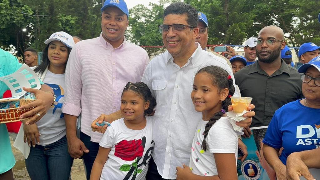 Niños de Invivienda disfrutan de actividad  “Dío Astacio con la Familia”