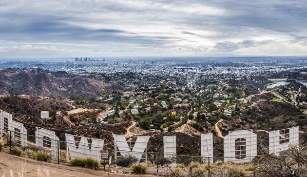 El famoso letrero de Hollywood cumple 100 años como símbolo de una ciudad y una industria 