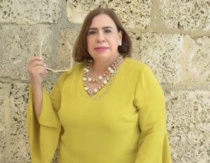 Mirna Pimentel presenta plancha