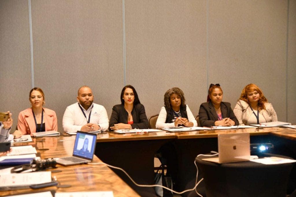 Taller Calidad del Servicio y Experiencia del Paciente, impartido por La Dirección de Acceso a Medicamentos de Alto Costo, del Ministerio de Salud Pública, para sus colaboradores.