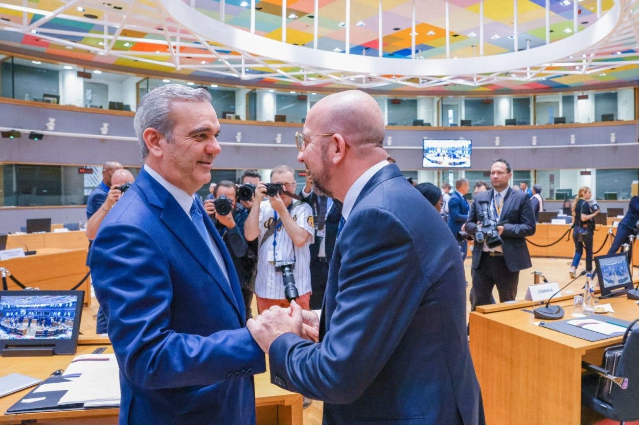 Abinader participa en reunión entre líderes europeos y del Caribe en cumbre UE-CELAC