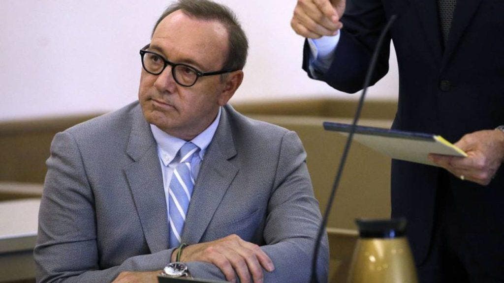 Empiezan a deliberar en juicio contra Kevin Spacey por delitos sexuales