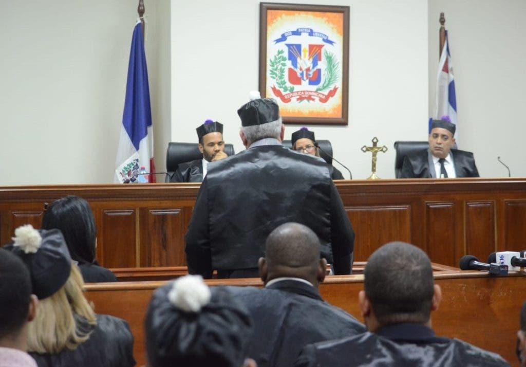 Un abogado de las partes expone a los jueces del TSA sobre el recurso de amparo contra la fiscal del Distrito Nacional Rosalba Ramos/Guillermo Burgos