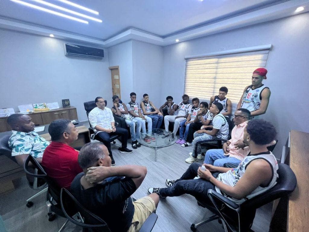 Exhortan a jóvenes deportistas formarse académicamente