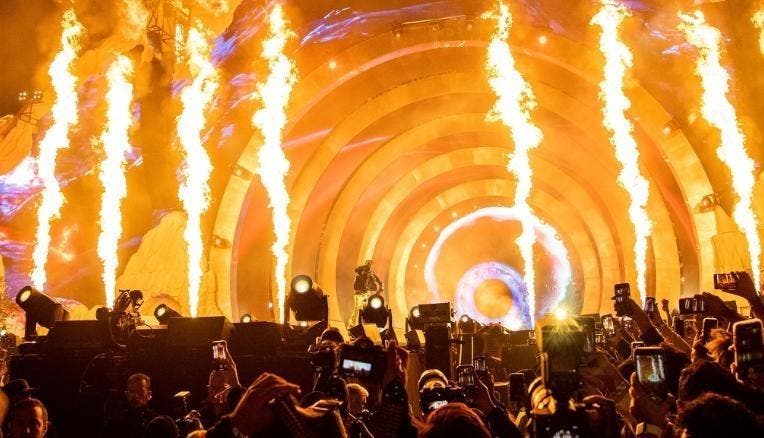 Egipto cancela concierto del rapero Travis Scott por sus extraños rituales