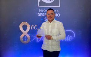 Ney Arias Lora gana máximo galardón a Mejor Desempeño Hospitalario