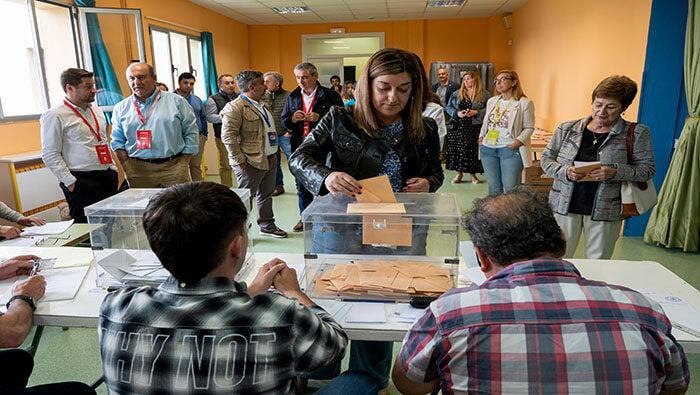 Abren los centros de votación para las elecciones generales en España