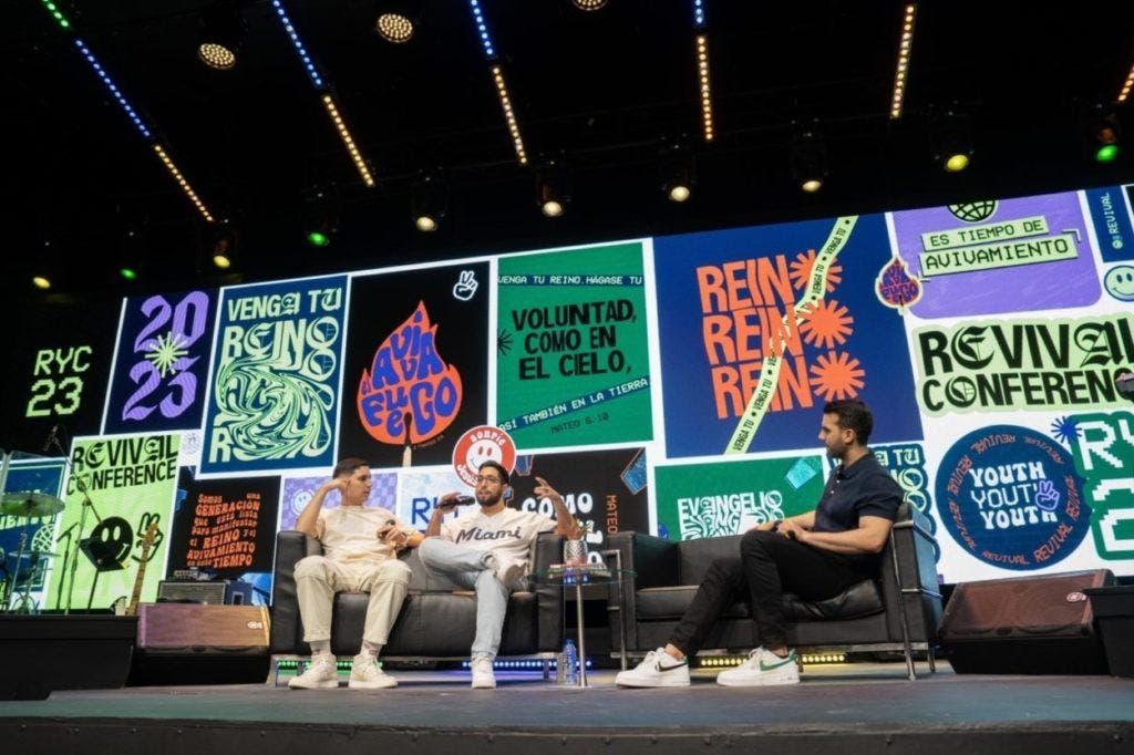Cientos de jóvenes participan en congreso cristiano