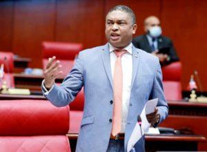 Senador critica amenazas del Ministerio Público contra la prensa